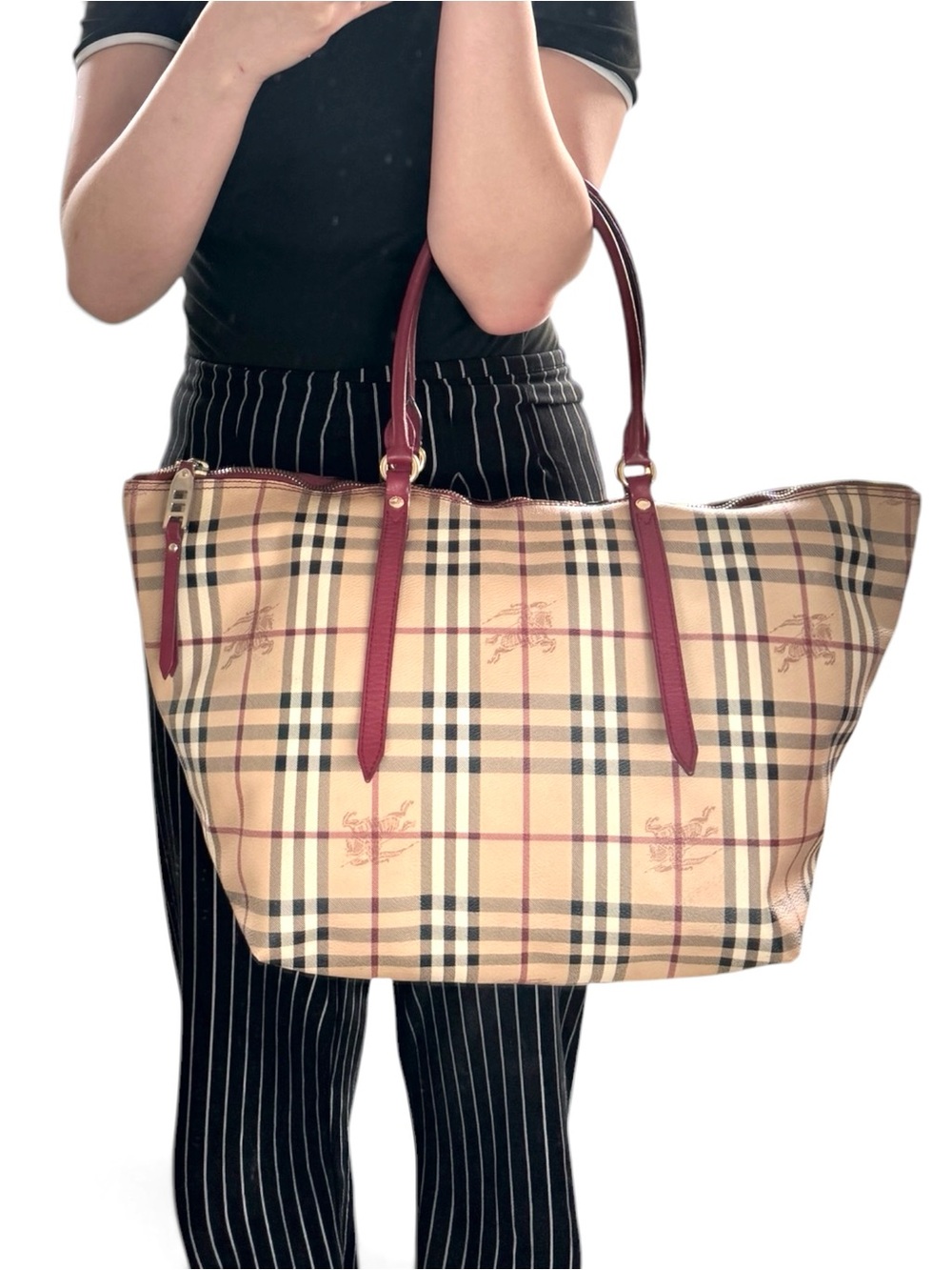 Burberry haymarket Check Tote with Burgundy Leather Handles - Picture 3 of 15